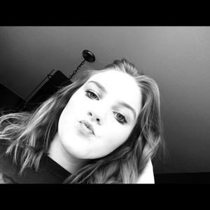 Meet your Posher, Destinee